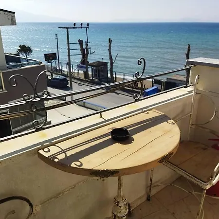 Afife Apart, Kusadasi,denize Ve Plaja Sifir Apartamento