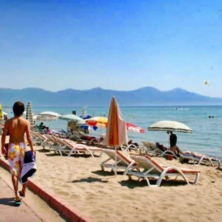 Beachfront Flat Apartmán *