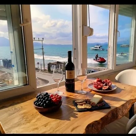 Afife Apart, Kusadasi,denize Ve Plaja Sifir